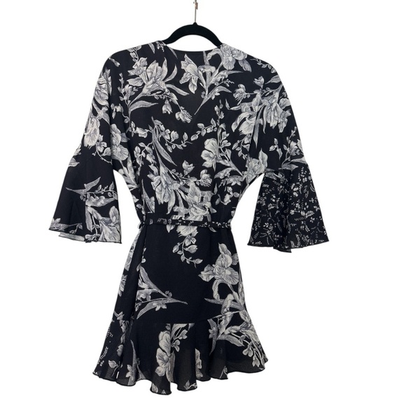 FRENCH CONNECTION wrap top, sz L, black white floral Ruffle,3/4 bell sleeves - Picture 3 of 8